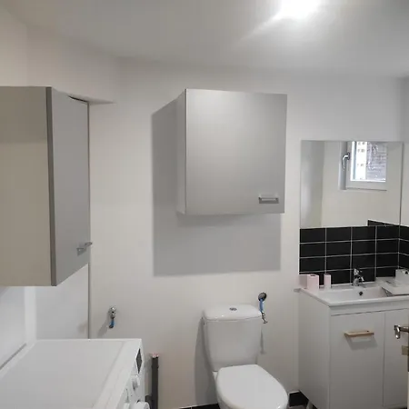 Maison Romi Aeroport 2 A 4 Personnes Hébergement de vacances *